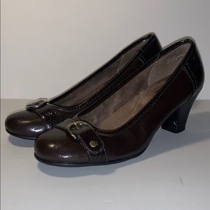 Cute brown buckle shoes very clean slightly loved